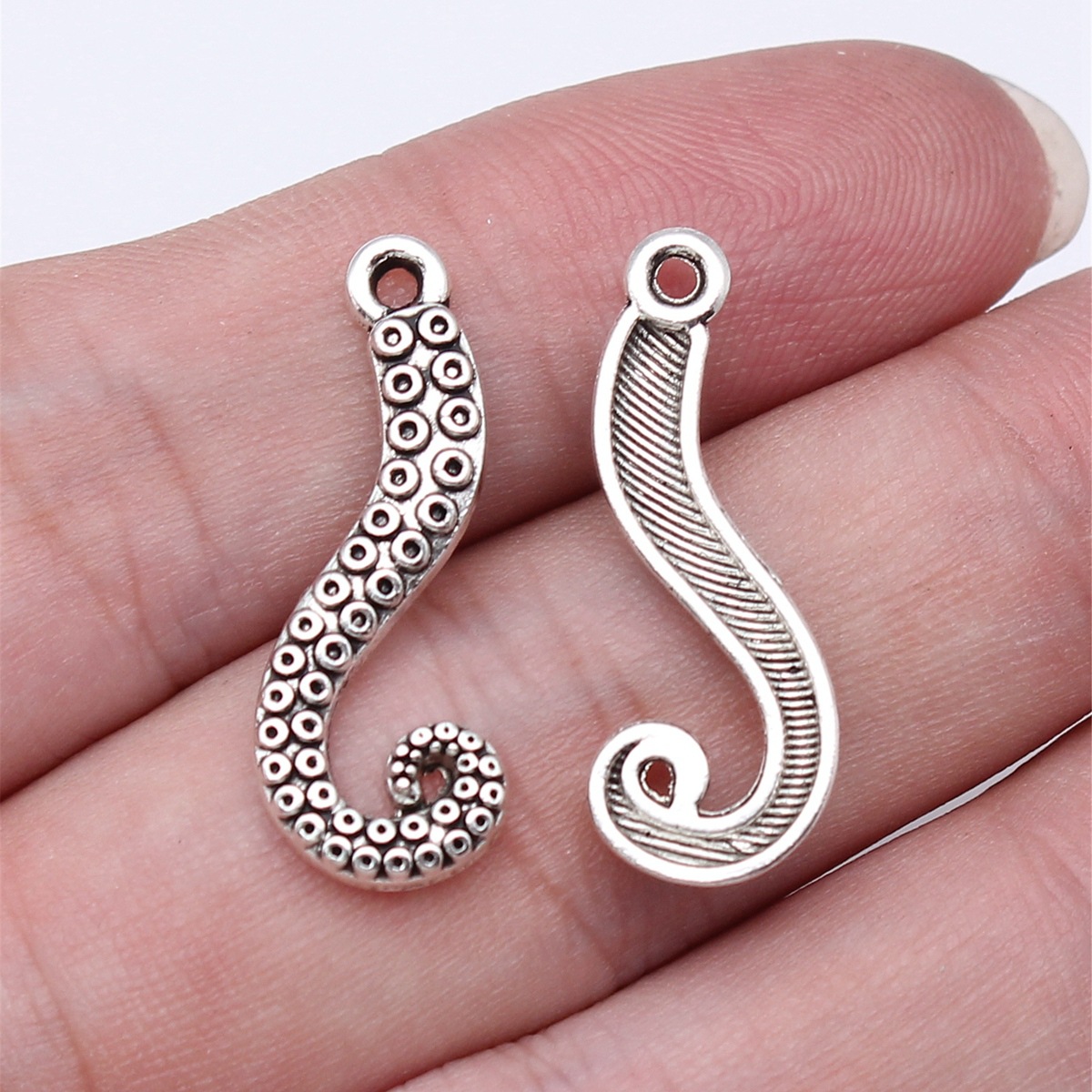 WYSIWYG 20pcs 26x10mm 4 Colors - Vintage Fashion Nova reseña y precio